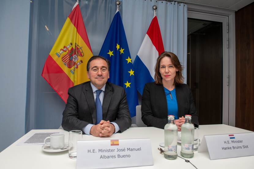Ministers José Manuel Albares Bueno of Spain and Hanke Bruins Slot of the Netherlands.