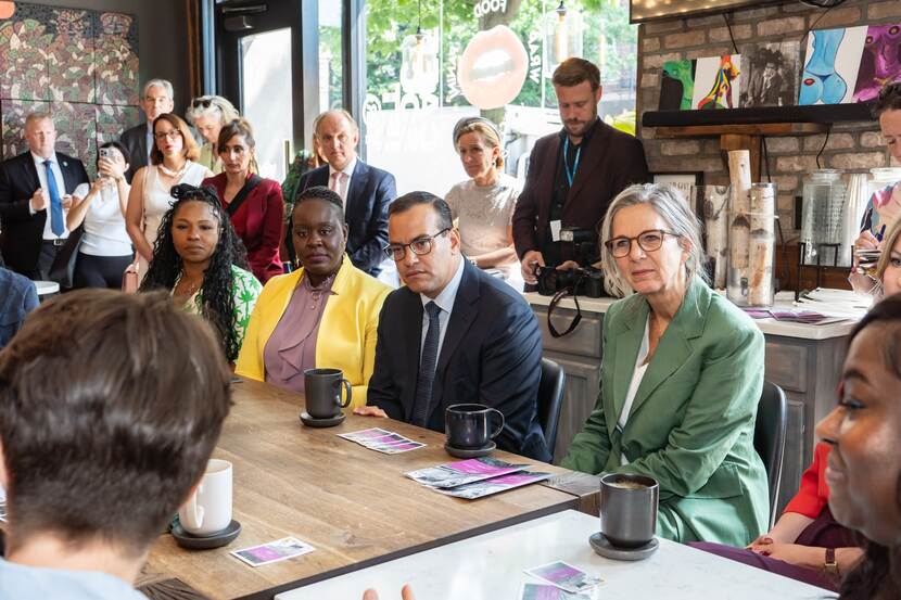 De delegatie bezocht bewoners en ondernemers in Little Caribbean, in de wijk Flatbush in Brooklyn, New York.